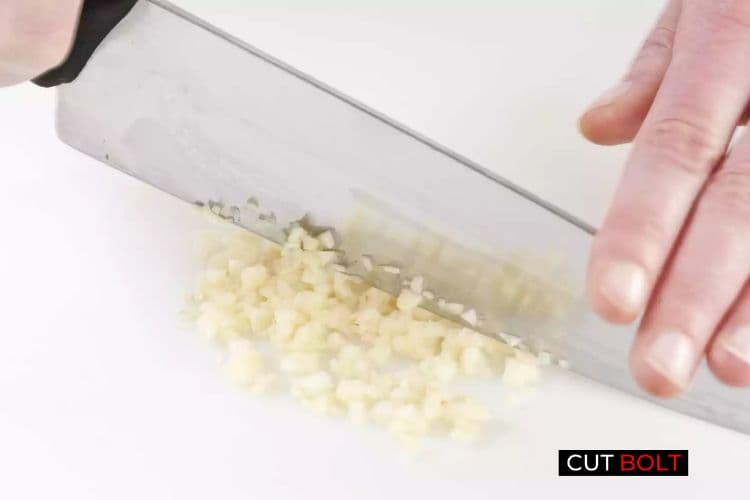 how to mince with a chef knife