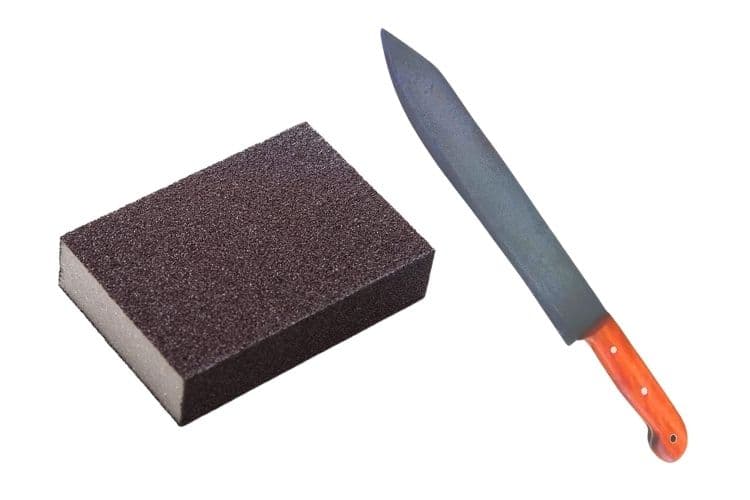 Cleaning sponge is helpful in removing rust from knives