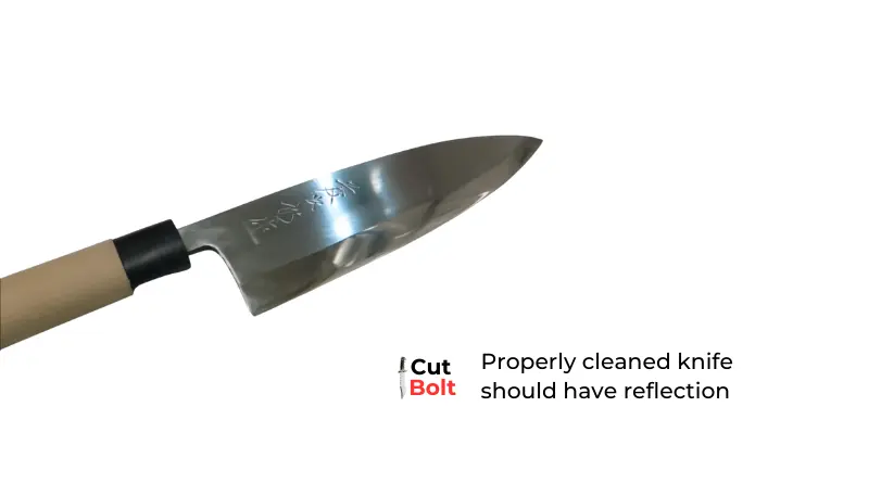 A properly cleaned carbon steel knife should reflect objects on it.
